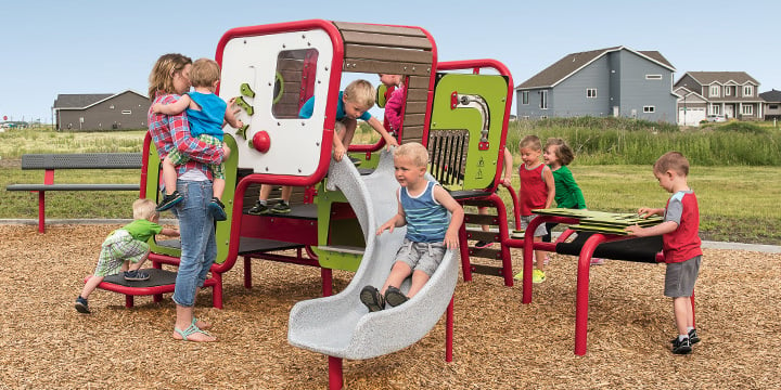 Children playing on the SmartPlay Cube. 